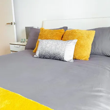 Discover The Ruby Your Ultimate From Free Parking In Perfect For Long Or Short Stays Relocations And Contractors Private Parking Free Wifi Near Centre Appartement *