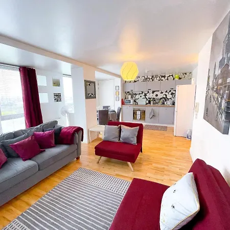 Discover The Ruby Your Ultimate From Free Parking In Perfect For Long Or Short Stays Relocations And Contractors Private Parking Free Wifi Near Centre Appartement