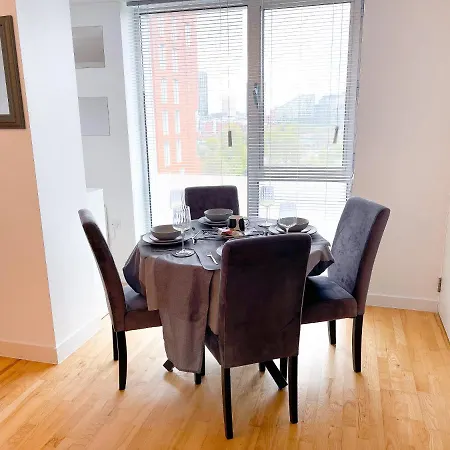 Discover The Ruby Your Ultimate From Free Parking In Perfect For Long Or Short Stays Relocations And Contractors Private Parking Free Wifi Near Centre Appartement