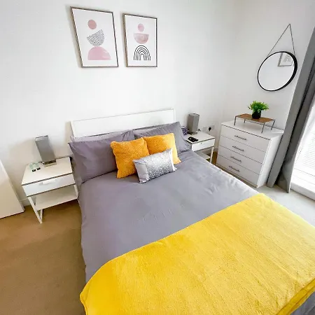 Discover The Ruby Your Ultimate From Free Parking In Perfect For Long Or Short Stays Relocations And Contractors Private Parking Free Wifi Near Centre Appartement