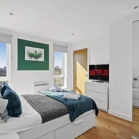 Apartamento Stunning 3-bedroom Flat With Parking