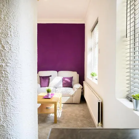 Appartamento Purple Blossom, 2 Bed Apartment, Wi-fi, Near Didsbury, Free Parking Manchester