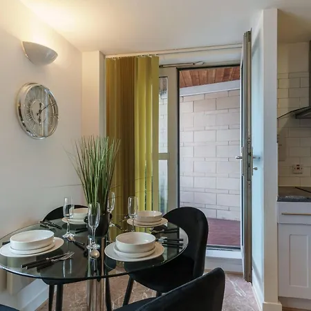 Modern 2 Bed In شقة مانشستر