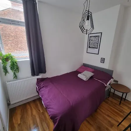 6 With Private Bathroom In Levenshulme * Manchester