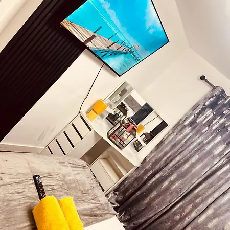 Private En-suite Available Near Eithad Stadium Accommodatie bij particulieren