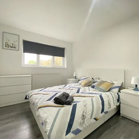 Elcot Close Private In A 4 Bed Shared House בית אירוח *