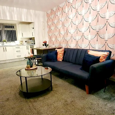 Pass The Keys Beautifully Refurbished House Close To Mcr Airport Feriehus