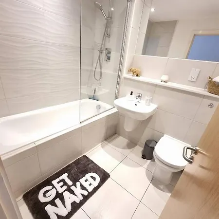 A High End 1 Bedroom Flat In Central.