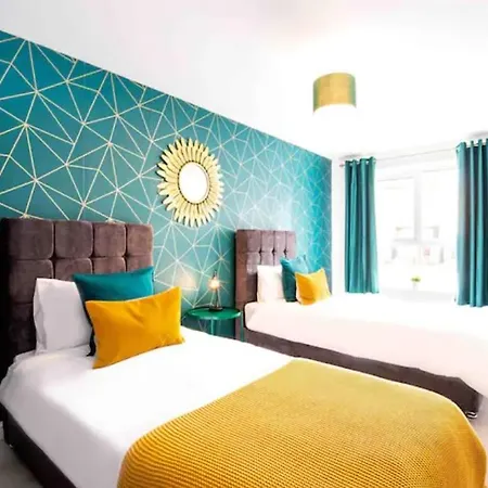 Spacious 5 Bedroom Hosted By Mcr Dens بيت للعطل