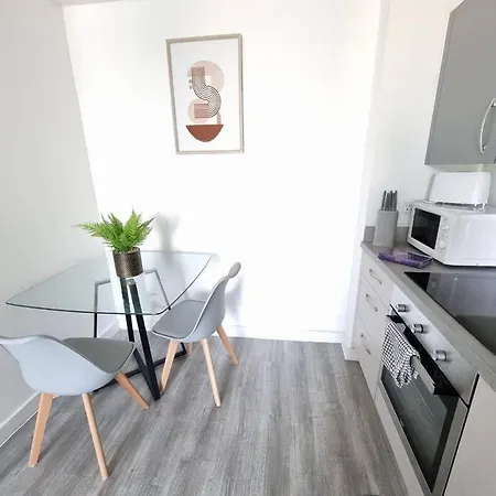Impeccable 1-br Flat Close To