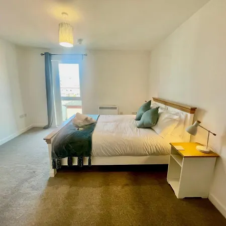 Pass The Keys Two Bedroom Free Secured Parking