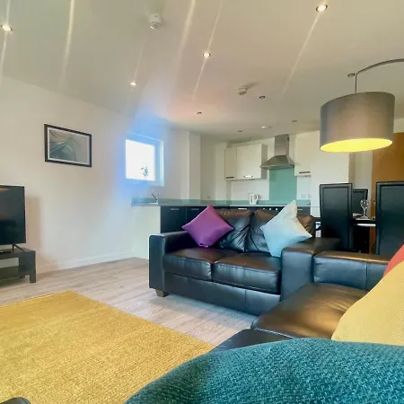 Pass The Keys Two Bedroom Free Secured Parking
