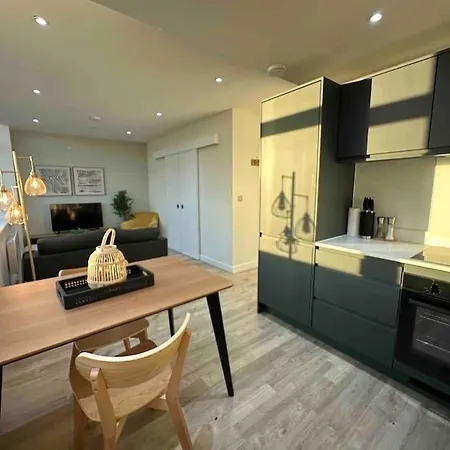 1 Bed Flat With View Of Old Trafford