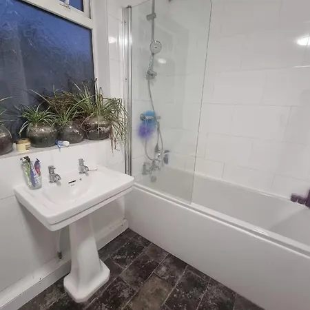 Homestay Double 3 In Salford With Shared Bathroom