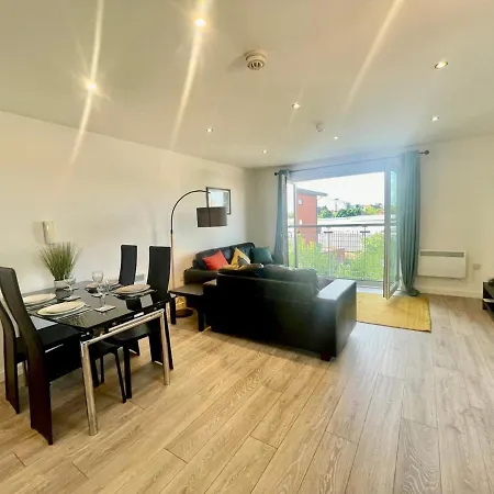 Pass The Keys Two Bedroom Free Secured Parking * Manchester