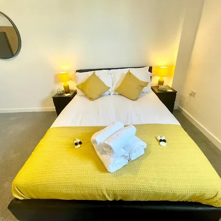 Pass The Keys Two Bedroom Free Secured Parking * Manchester