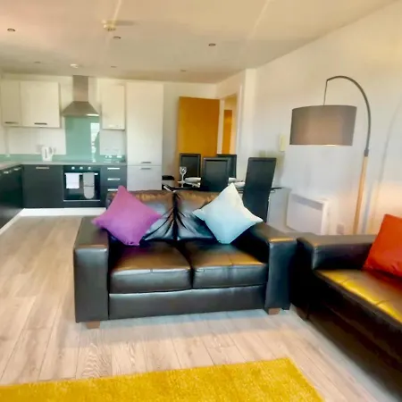 Pass The Keys Two Bedroom Free Secured Parking