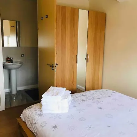 בית נופש 3-bedroom House - Car Parking - Air Conditioning