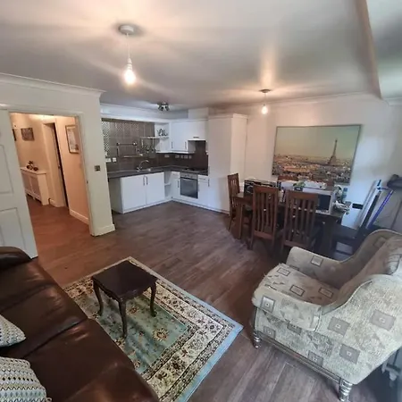 Spacious 3bd House - Victoria Park Feriehus