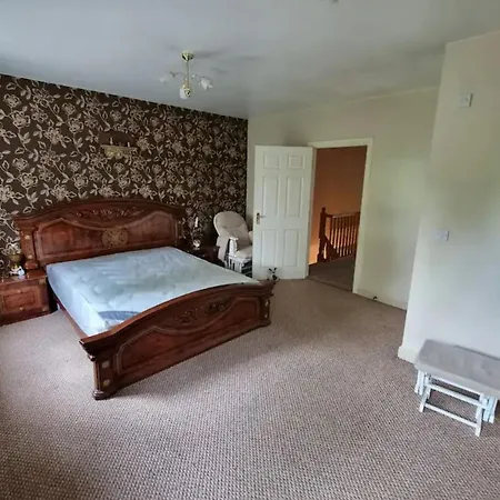 Spacious 3bd House - Victoria Park Feriehus