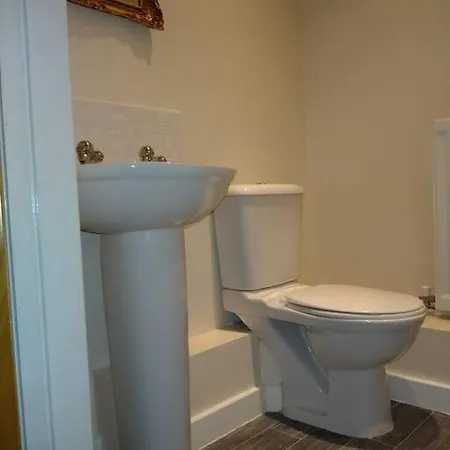 Modern 2 Bed, 2 Bath Near Etihad Stadium&coop Live Apartment *