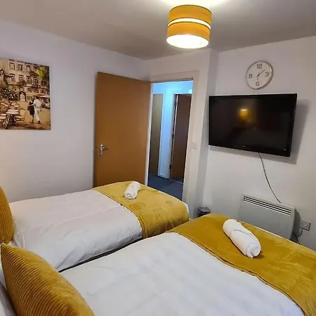 Lovely 2-bed Apt+wi-fi+parking. Manchester