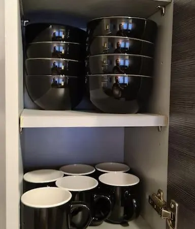 Lovely 2-bed Apt+wi-fi+parking.