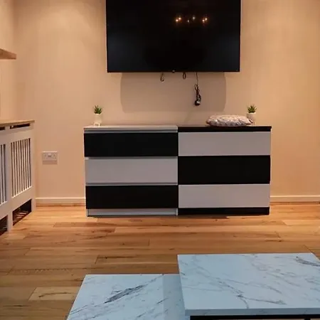 Fully Serviced, Comfortable In Lovely Near Apollo Concert And Etihad Stadium Privat bolig