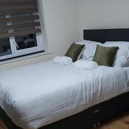 Privat bolig Fully Serviced, Comfortable In Lovely Near Apollo Concert And Etihad Stadium *