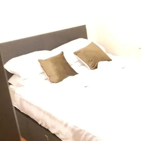 Fully Serviced, Comfortable In Lovely Near Apollo Concert And Etihad Stadium Manchester