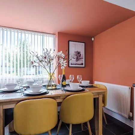 Stunning Design House Near Etihad With Parking Bypurestay Сasa de vacaciones Mánchester