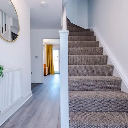 Сasa de vacaciones Stunning Design House Near Etihad With Parking Bypurestay Mánchester