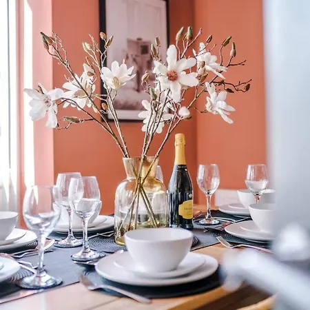 Сasa de vacaciones Stunning Design House Near Etihad With Parking Bypurestay Mánchester