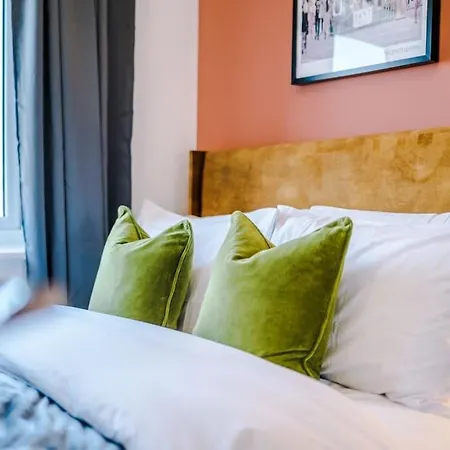 Stunning Design House Near Etihad With Parking Bypurestay