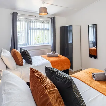 Large House Contractors Leisure Near Old Trafford * Манчестер
