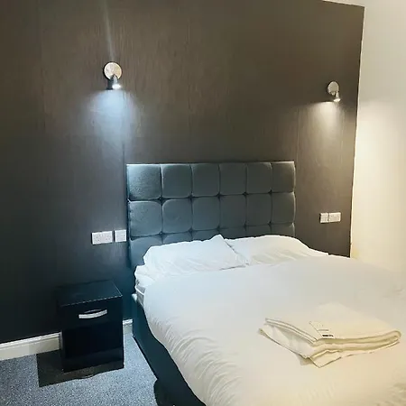 The Pleasant House Apartment