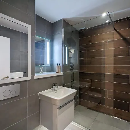 Апартаменты Charles Hope *