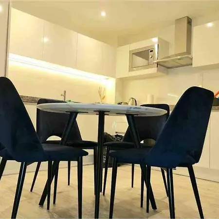 2bed With Balcny Manchester