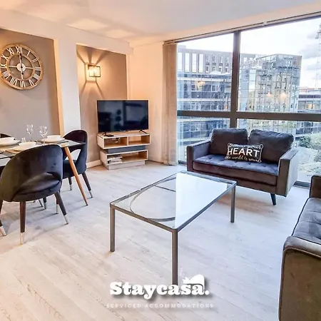 アパートホテル Bright Apt With Balcony & Secure Parking