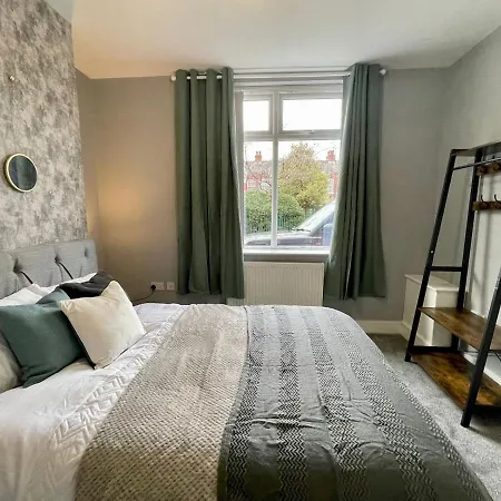 Ferienhaus Pass The Keys Stylish Hidden Gem Near Media Manchester