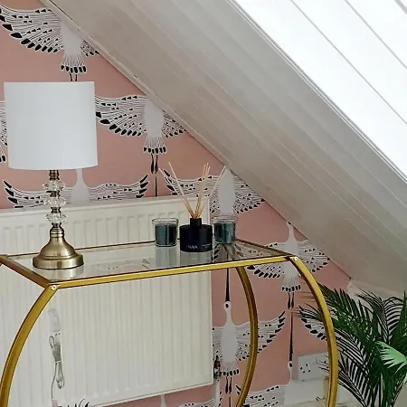 Feriehus Pass The Keys Beautifully Refurbished House Close To Mcr Airport Manchester