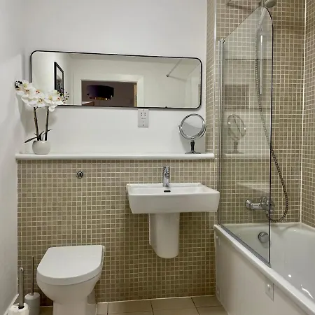 Pass The Keys Two Bedroom Free Secured Parking Apartment Manchester