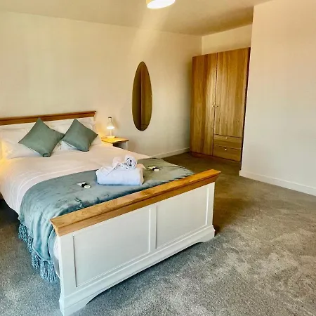 Pass The Keys Two Bedroom Free Secured Parking *