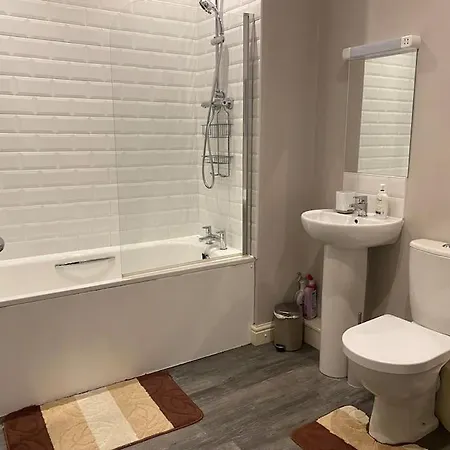 Lovely Flat With Super King Bed Manchester