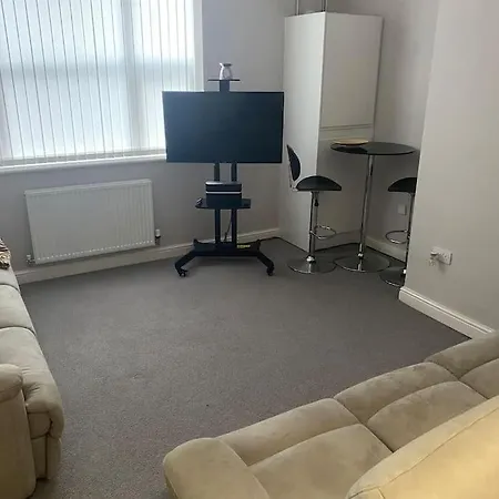 Lovely Flat With Super King Bed Apartment