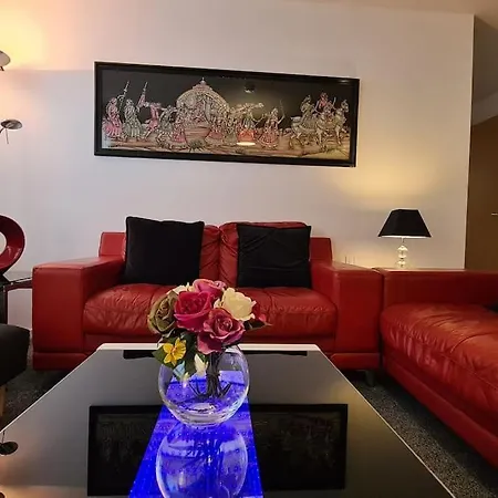 Lovely 2-bed Apt+wi-fi+parking. Manchester