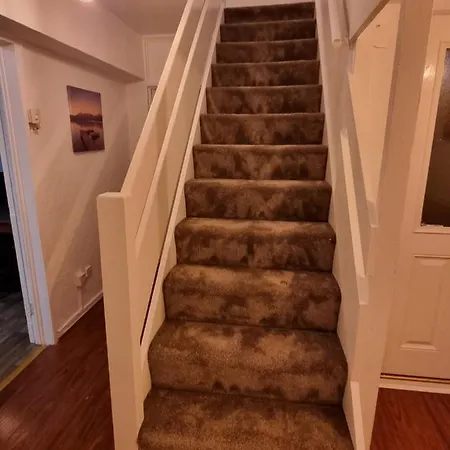 Spacious 3 Bed House - A Away From Holiday home Manchester