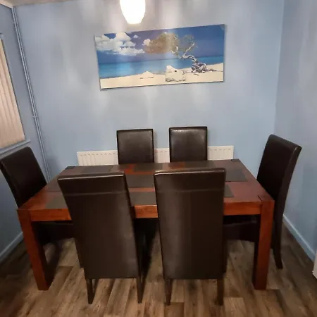 Spacious 3 Bed House - A Away From Holiday home *