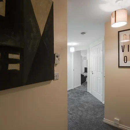 Stylish 2 Bed Flat *