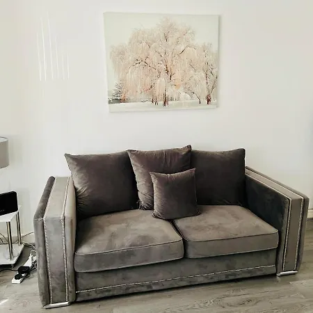 Beautiful And Homely 3 Bed House With Free Parking So Close To Man And Centre * マンチェスター